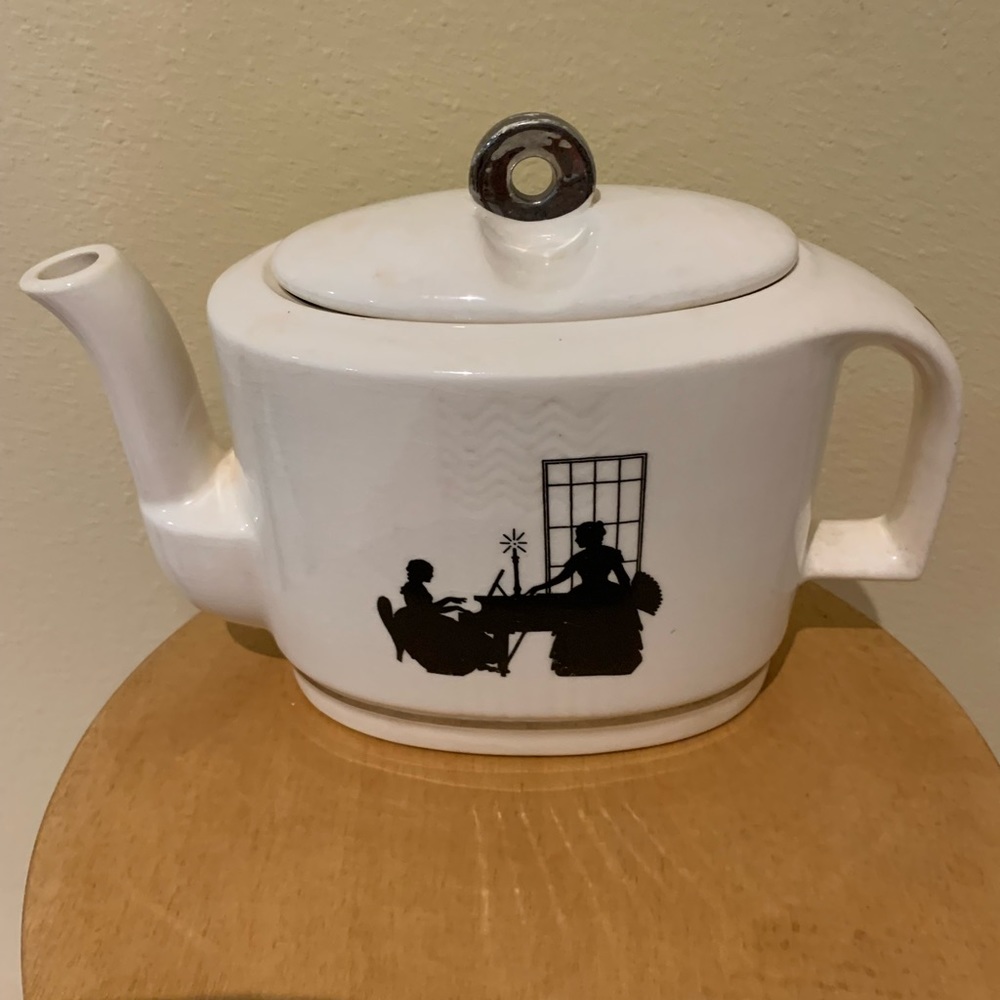 Vintage Harker teapot art deco style 1940 s